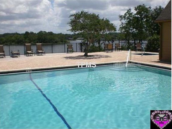 2nd image of 315 Lakepointe 203 Dr