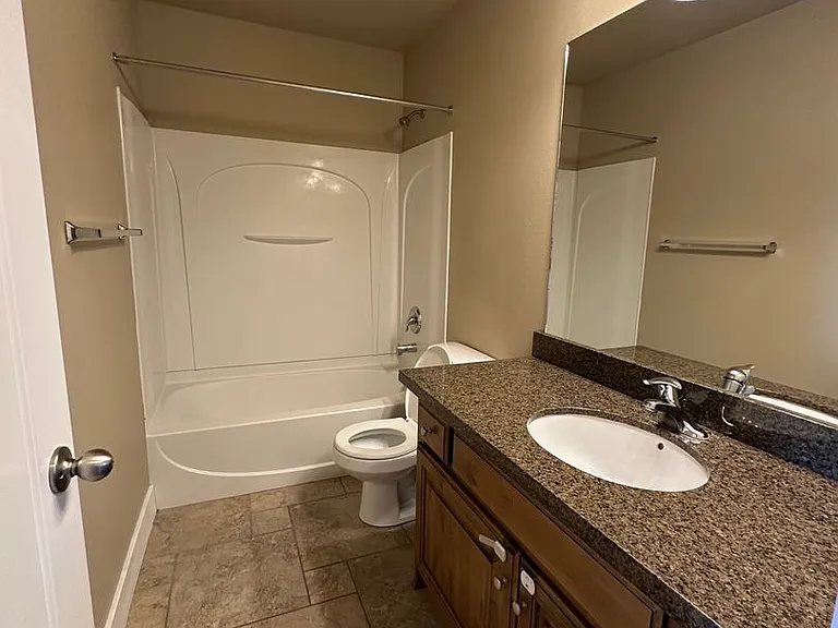 1003 N Independence Ave — Photo 4