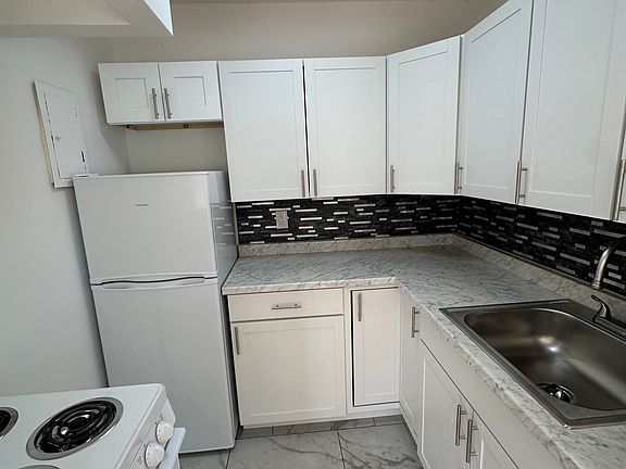 5th image of 516 Summit Ave E #201