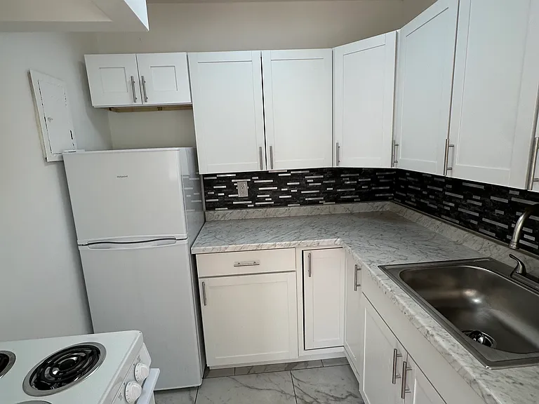 516 Summit Ave E #201 — Photo 5