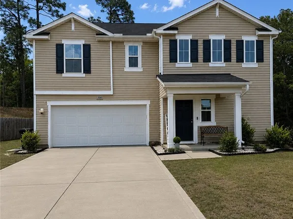 200 Hallow Oak St, Spring Lake, NC 28390