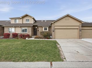 15375 Windmill Ct, Macomb, MI 48044