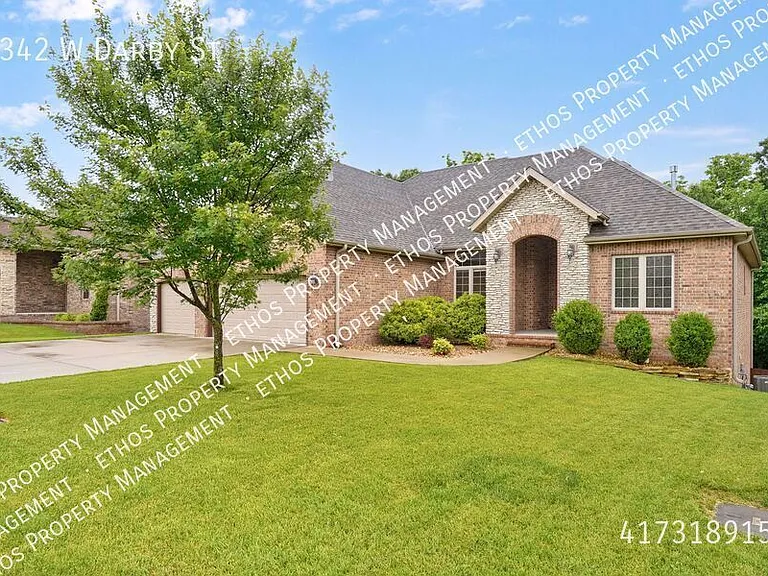 2342 W Darby St — Photo 3