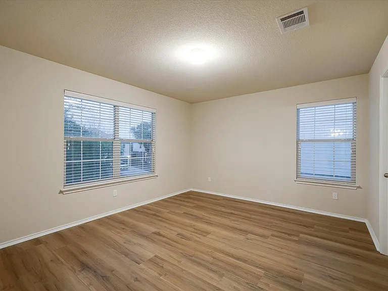 185 Hometown Pkwy — Photo 29