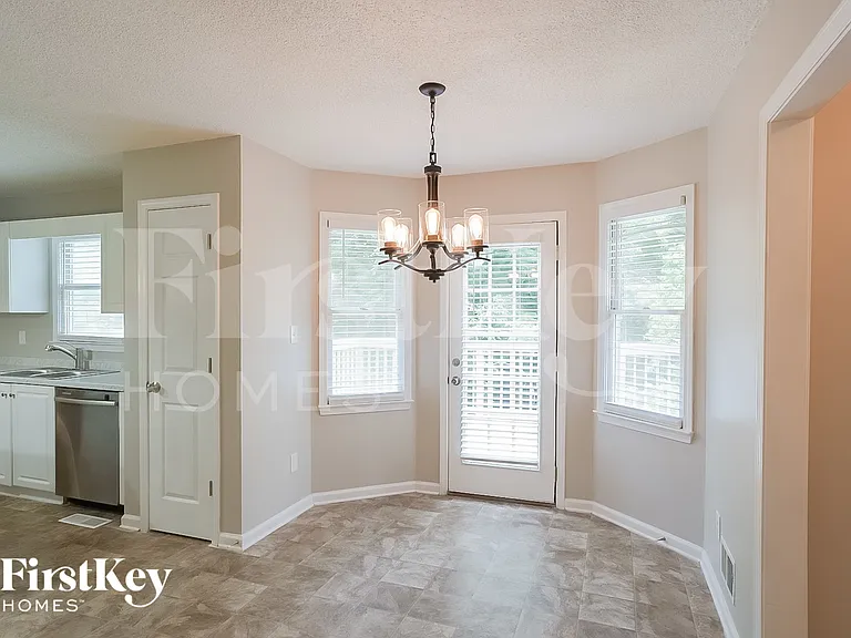 174 Somerset Ln — Photo 6