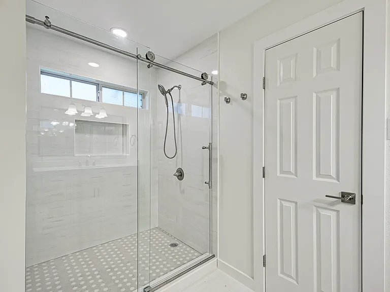 7421 Lady Suzannes Ct — Photo 24