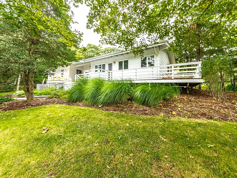64 Winding Way — Photo 2