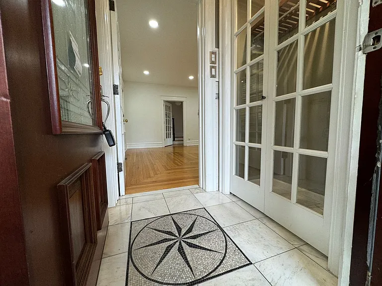 2201 W Gordon St — Photo 3