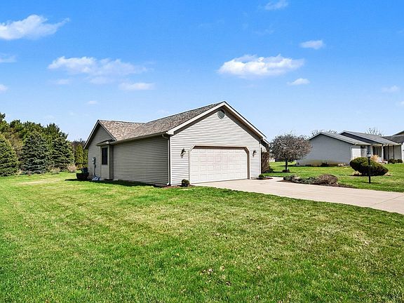 2nd image of 20981 Rivers Edge Dr