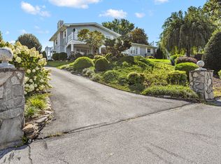 215 Sparrow Rd, Bluff City, TN 37618