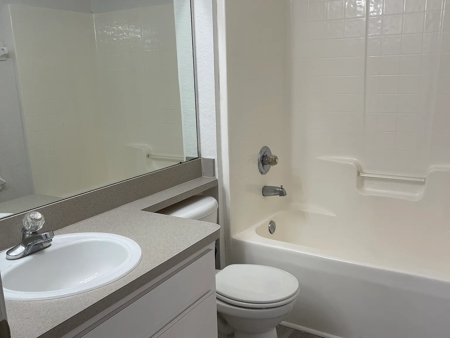 3 bed, 1452 sqft, $2,000 — Photo 3