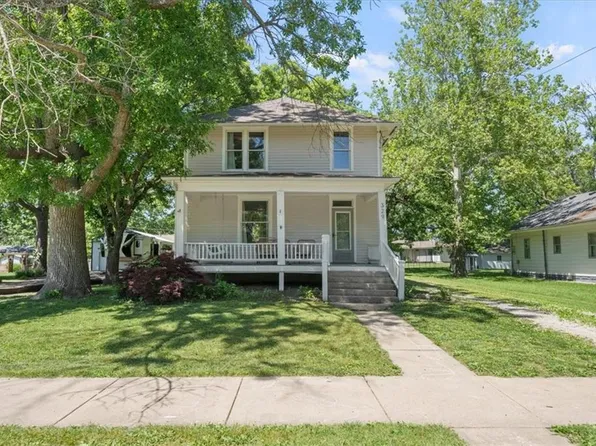 329 W 3rd St, Wellsville, KS 66092