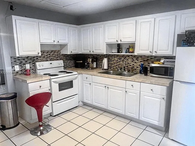 4259 Royal Banyan Way #B — Photo 2
