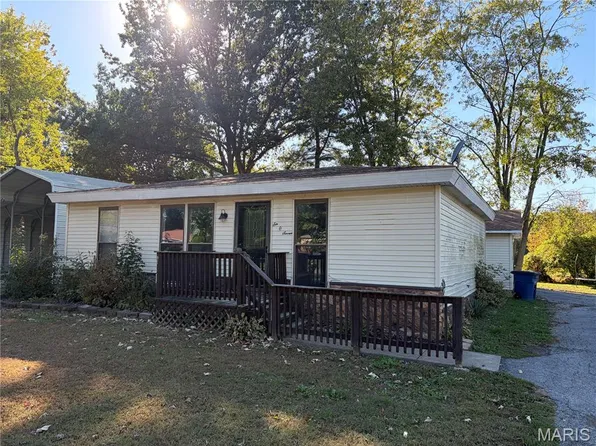 607 N James St, Sparta, IL 62286