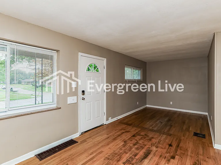 2030 Faywood Dr — Photo 3