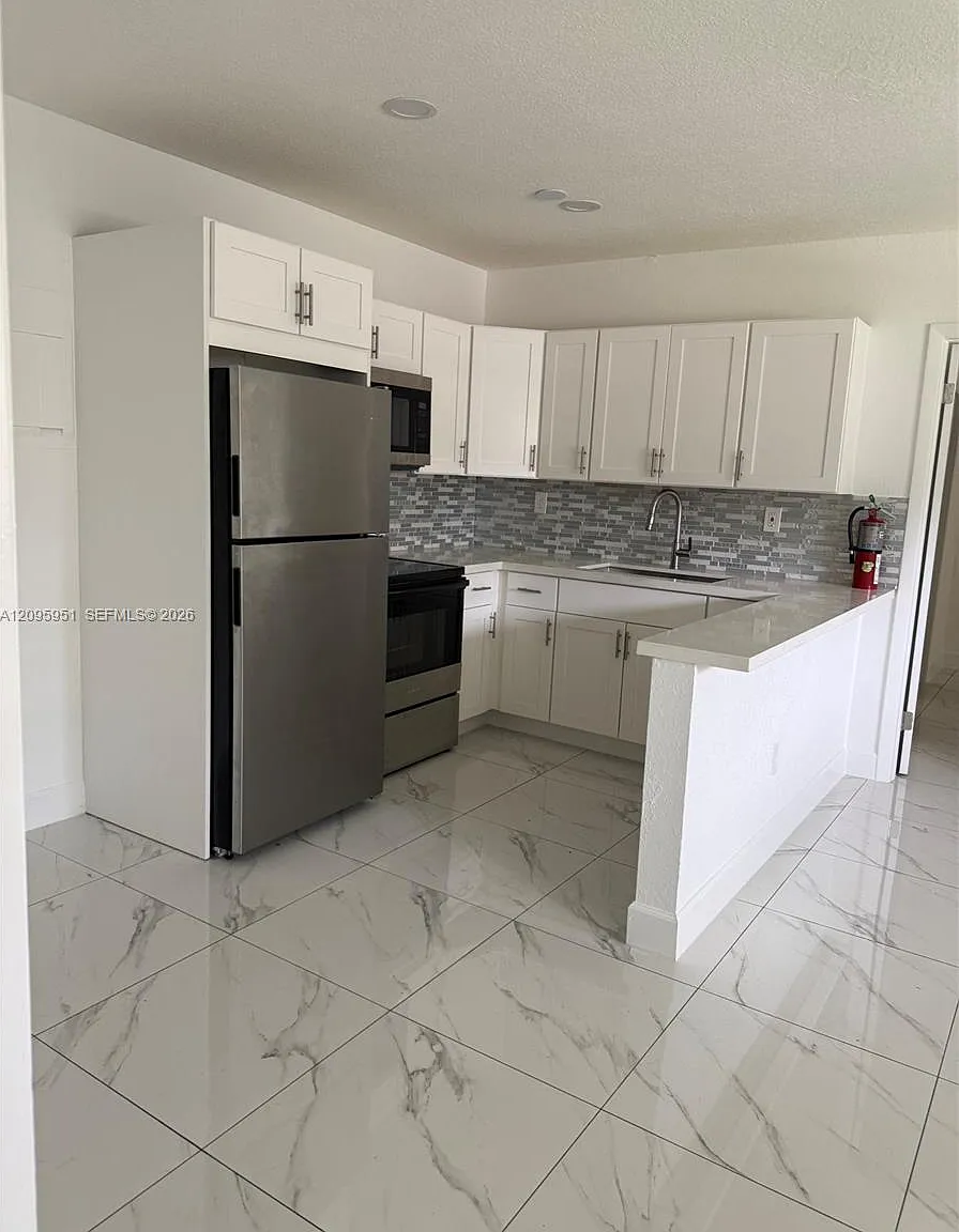 Cambria Heights 1st Addn — Photo 2