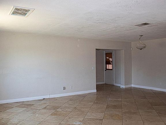 4th image of 8989 Rosecrest Dr
