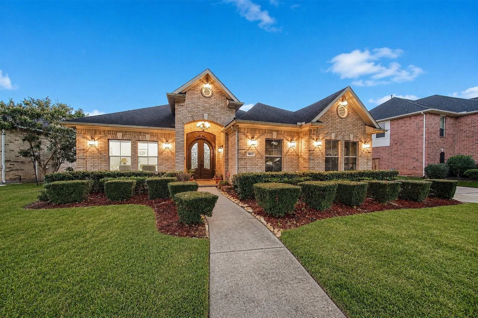 3 bed, 3.5 bath, 3498 sqft, $3,400 — Photo 2
