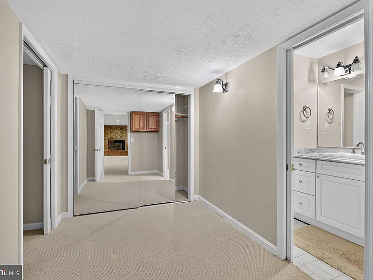1022 Delf Dr — Photo 32