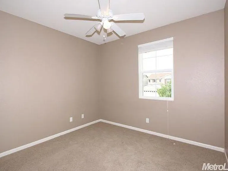 2264 Ellesmere Loop — Photo 7