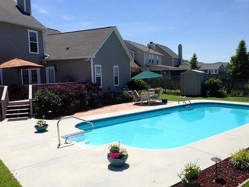 2nd image of 207 Lansing Ct