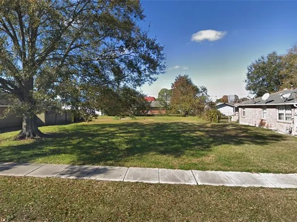 2608 Lyndell Dr, Chalmette, LA 70043
