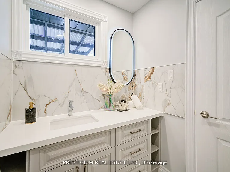 6 Willis Dr #UPPER LEVEL — Photo 19