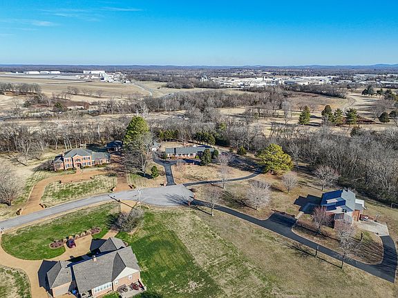 5th image of 139 Sugar Creek Ln