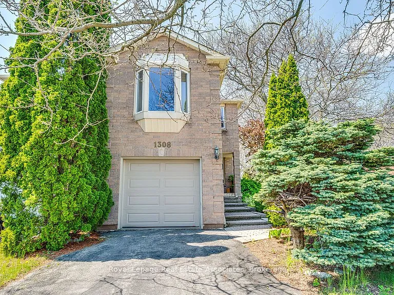 1308 Valerie Cres — Photo 2