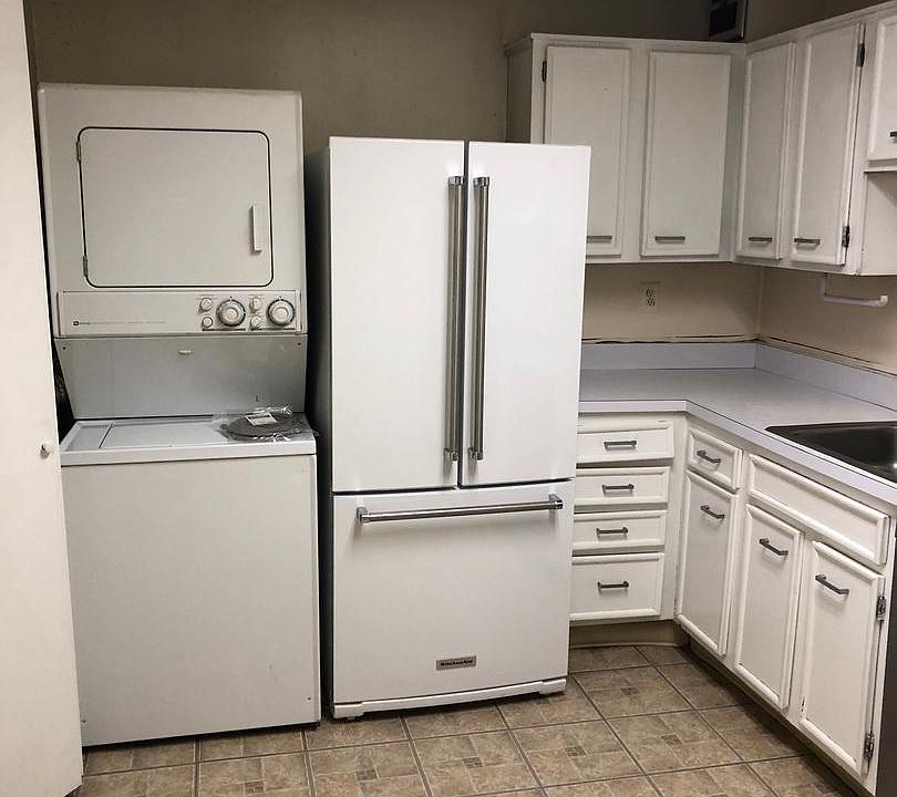 1st image of 205 Yoakum Pkwy Unit 517