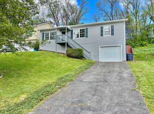 2344 Locust Grove Cir NE, Roanoke, VA 24012