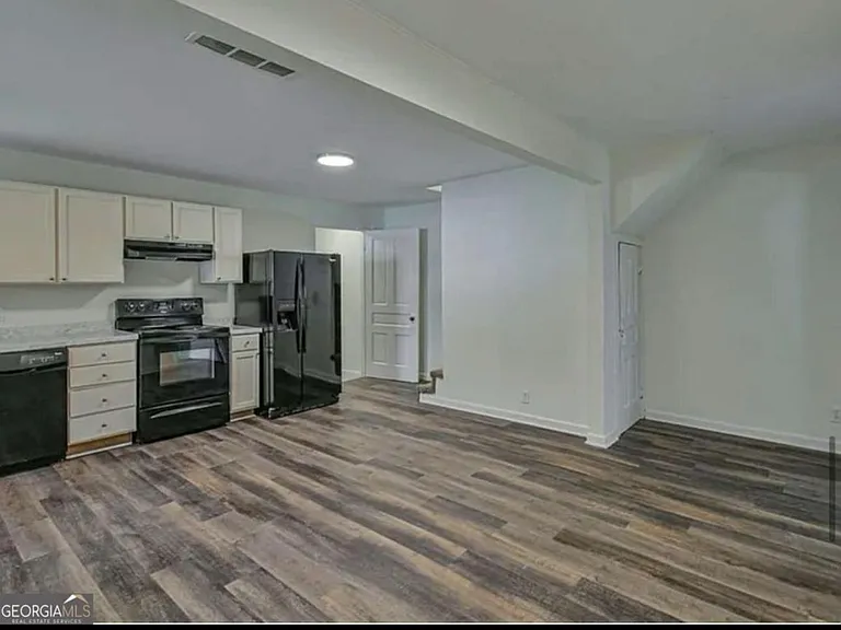 23 E Main St — Photo 10