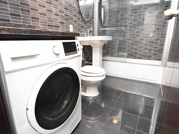 5th image of 354 Cathedral Pkwy APT 2e