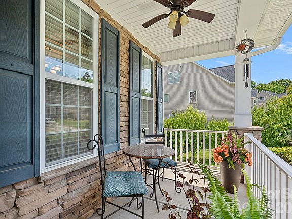 2nd image of 4012 Garden Oak Dr