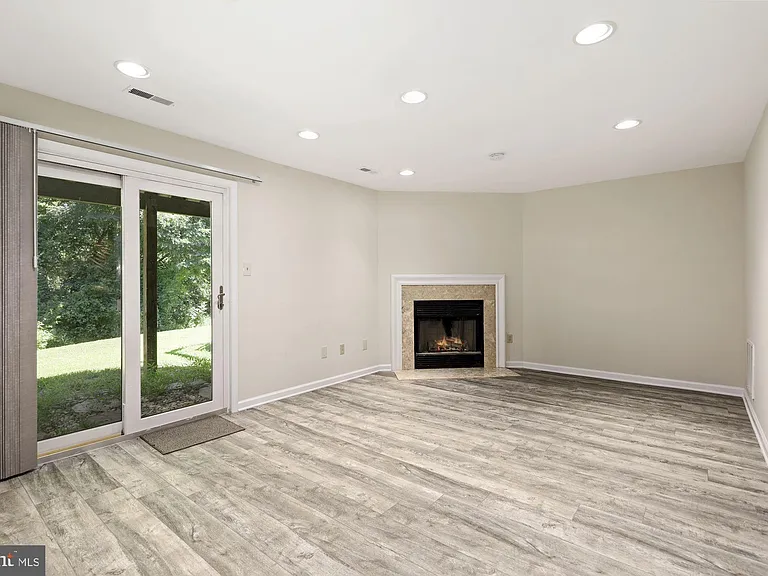 10511 Smithy Ct — Photo 17