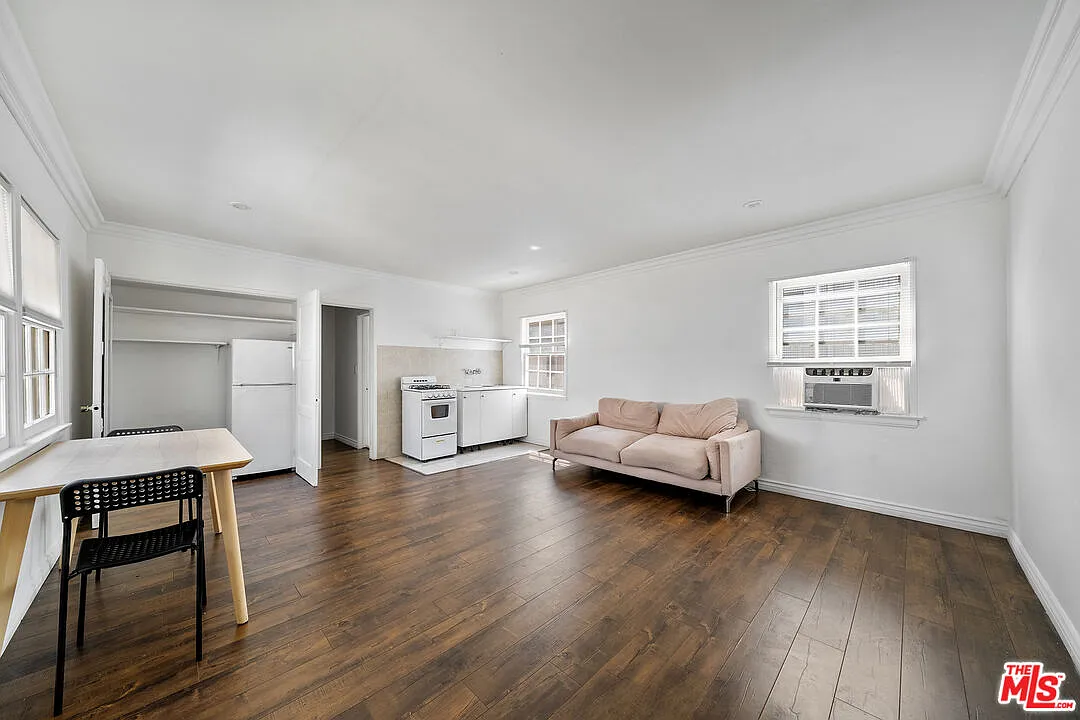 Studio, 400 sqft, $1,850 — Photo 4