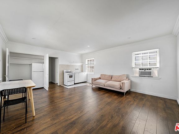 4th image of 1238 S Beverly Glen Blvd #15