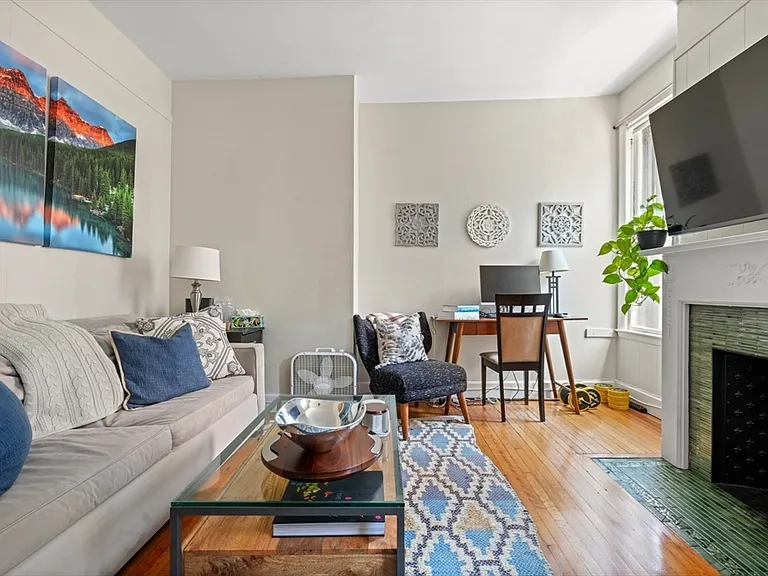 14 Gloucester St #3B — Photo 2