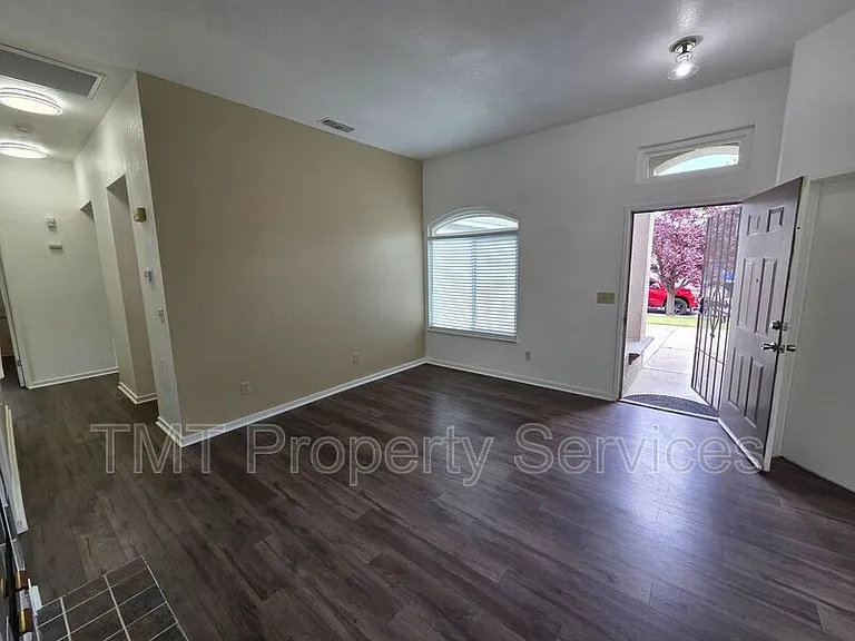 2234 Wall St — Photo 46