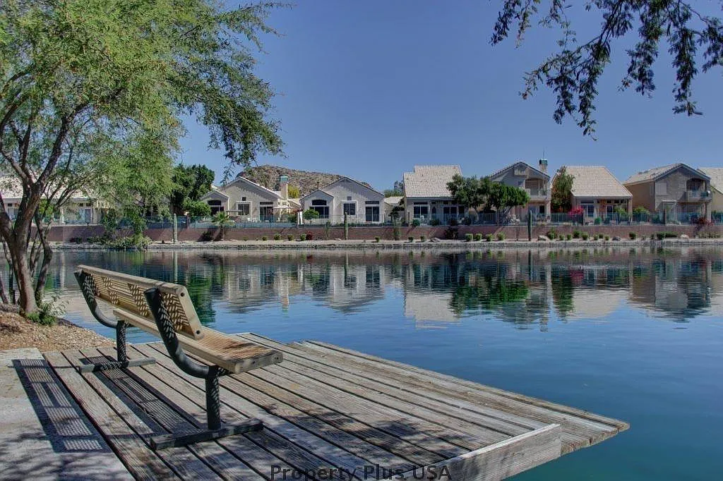 2 bed, 1.0 bath, 937 sqft, $1,350 — Photo 3