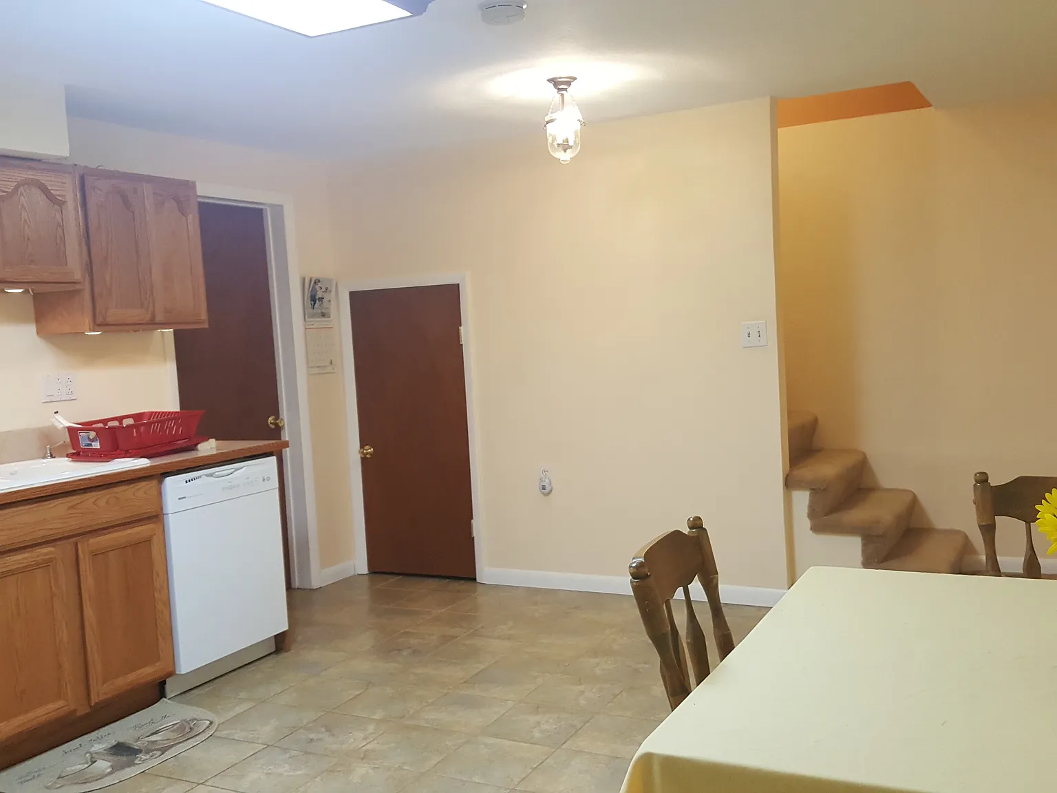 2 bed, 900 sqft, $900 — Photo 4