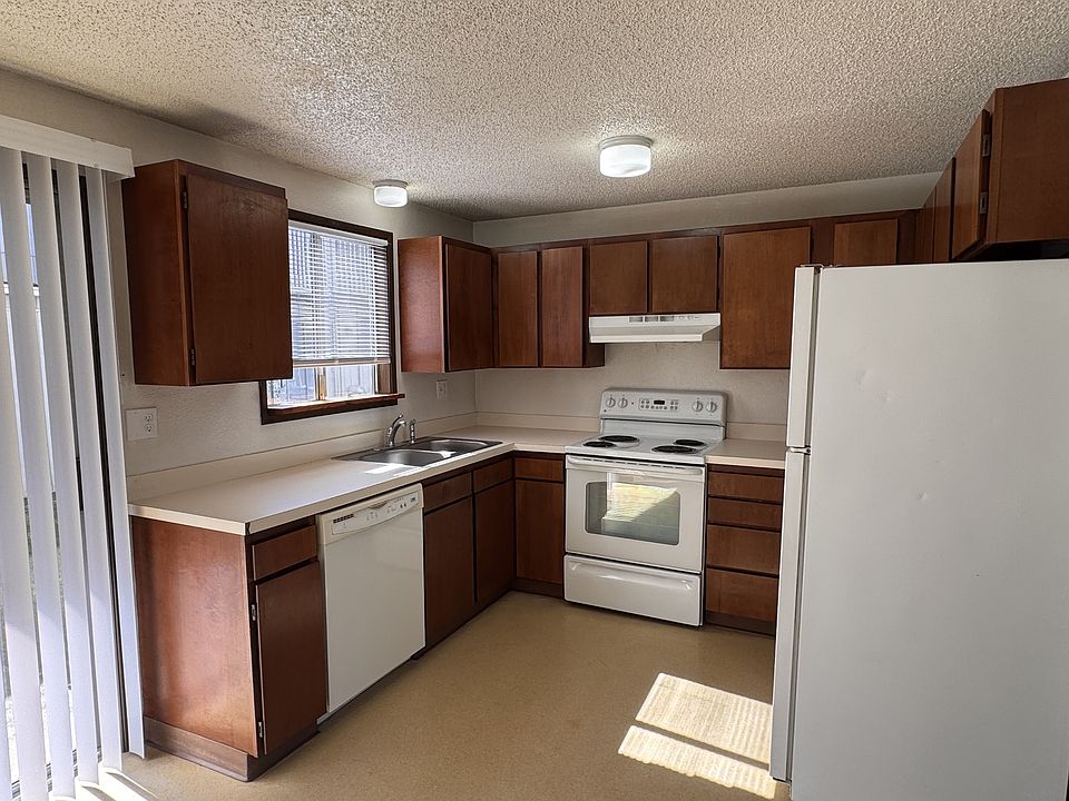 1st image of 423 Hewitt Ave