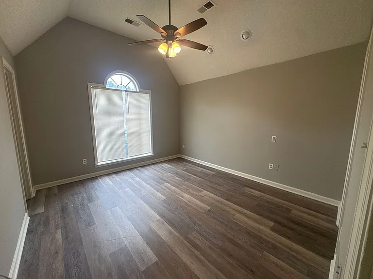 615 Ashley Glen Cir E — Photo 9