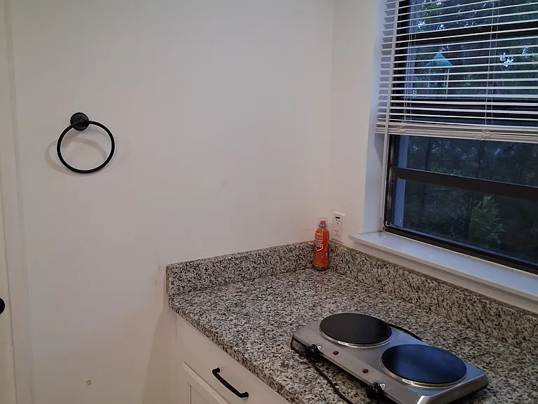 1114 Catherine St — Photo 7