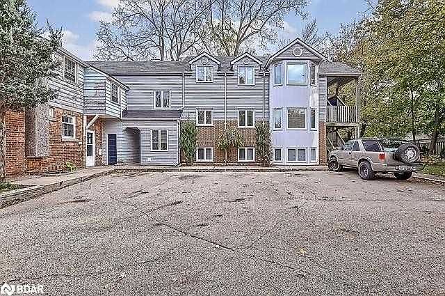 1st image of 79 Wellington St E #0