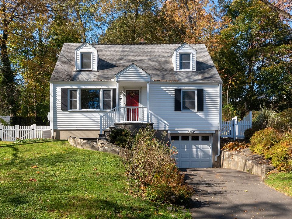 106 Elmbrook Dr Stamford CT-print-005-003-Exterior-3000x2000-300dpi.jpg