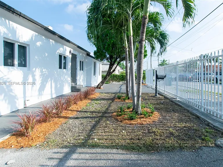 2324 NW 14th Ave — Photo 4