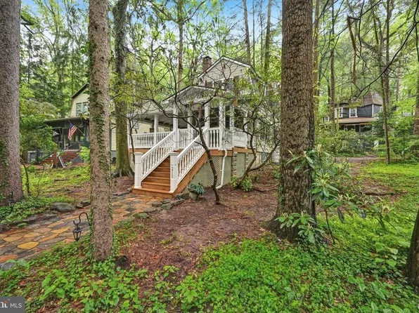 210 Pennsylvania Ave, Mount Gretna, PA 17064