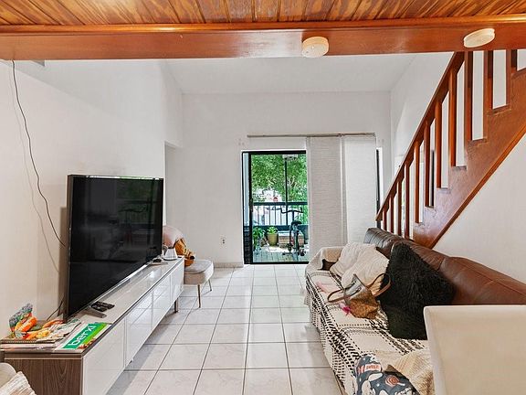 5th image of 9433 Fontainebleau Boulevard #212
