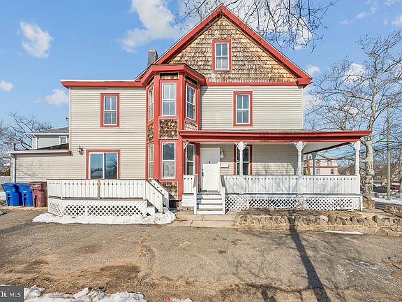 3rd image of 506 Bridgeboro St